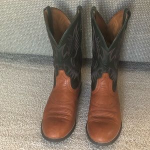 Ariat men’s western boots. Size 11.5. Two color bottom with third color top.